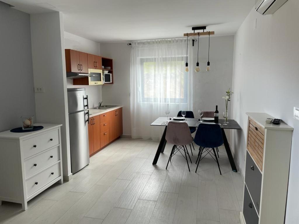 Apartments Villa Joy Podgora Rum bild