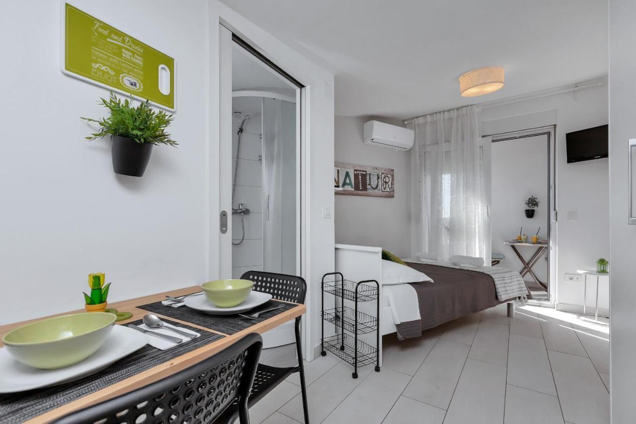 Apartments Villa Joy Podgora Exteriör bild